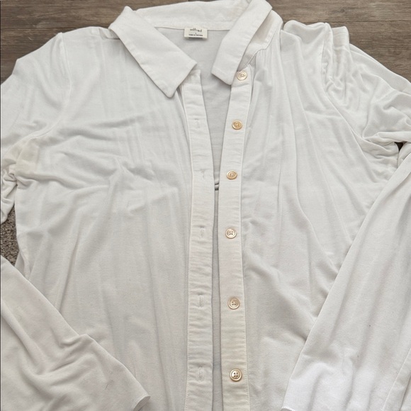 Women’s  White Button-Up Long Sleeve Shirt - Picture 3 of 3